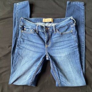 SOLD!! | low-rise hollister skinny jeans